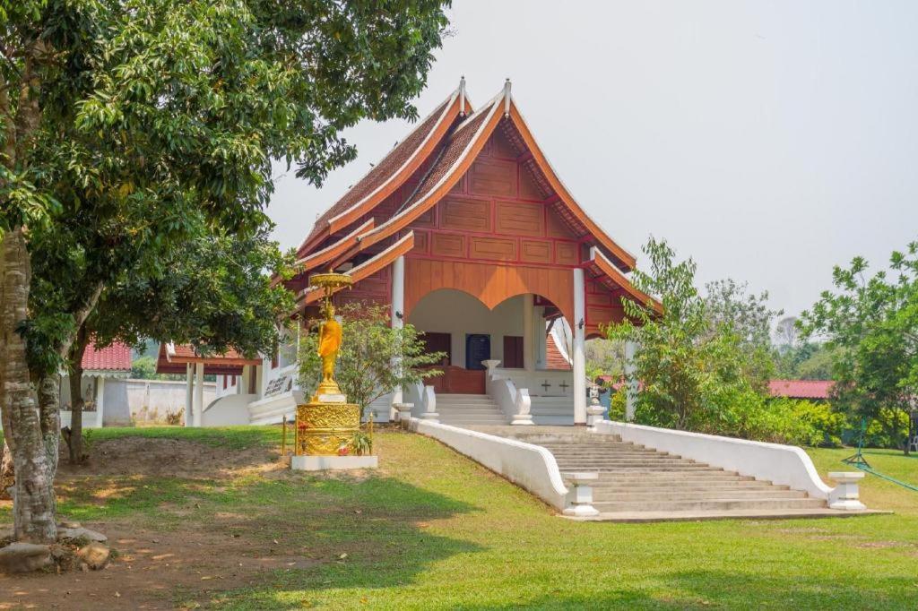 Baankonpai Hotel Exterior photo